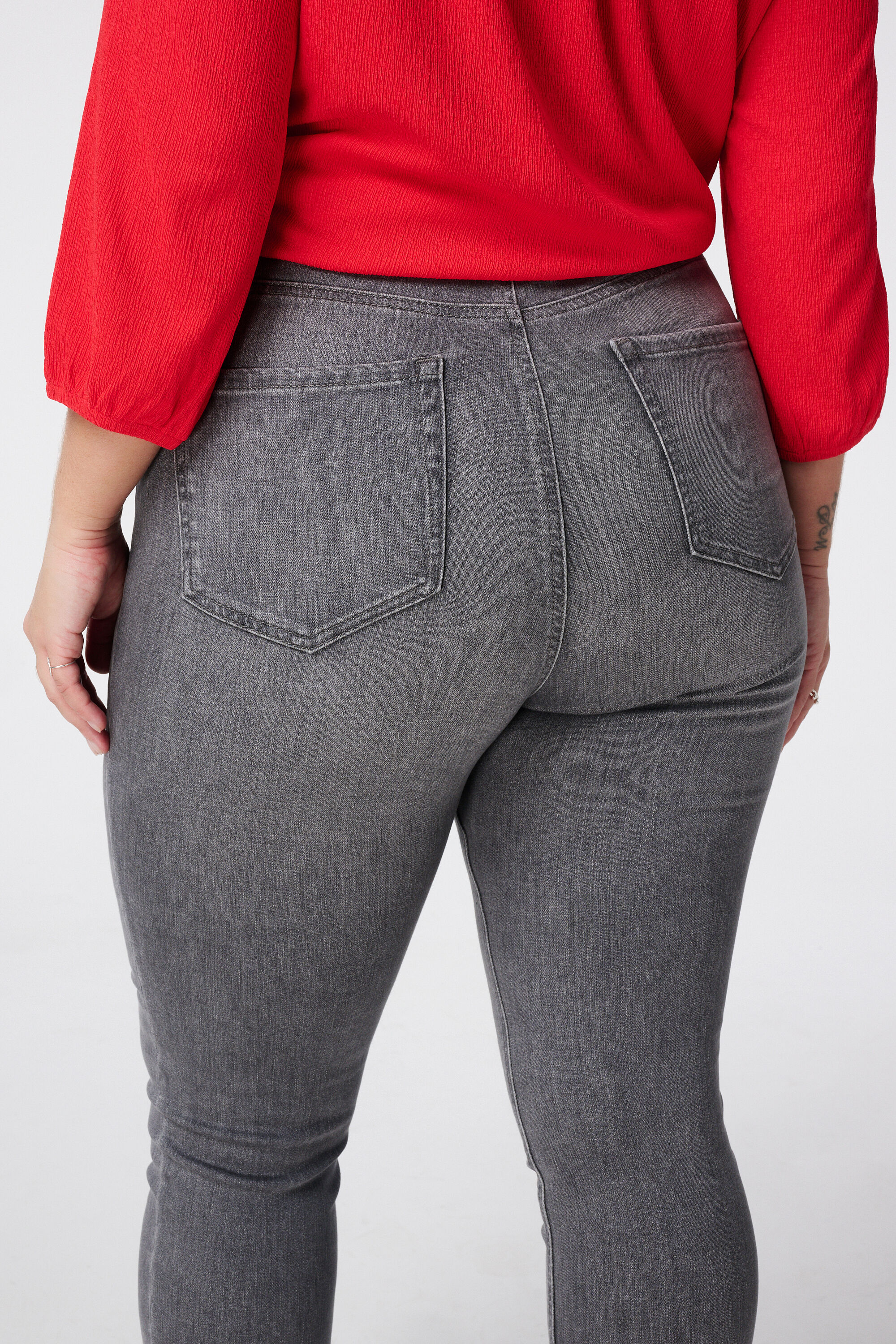 Skinny leg high waist jeans CHERRY image number 4