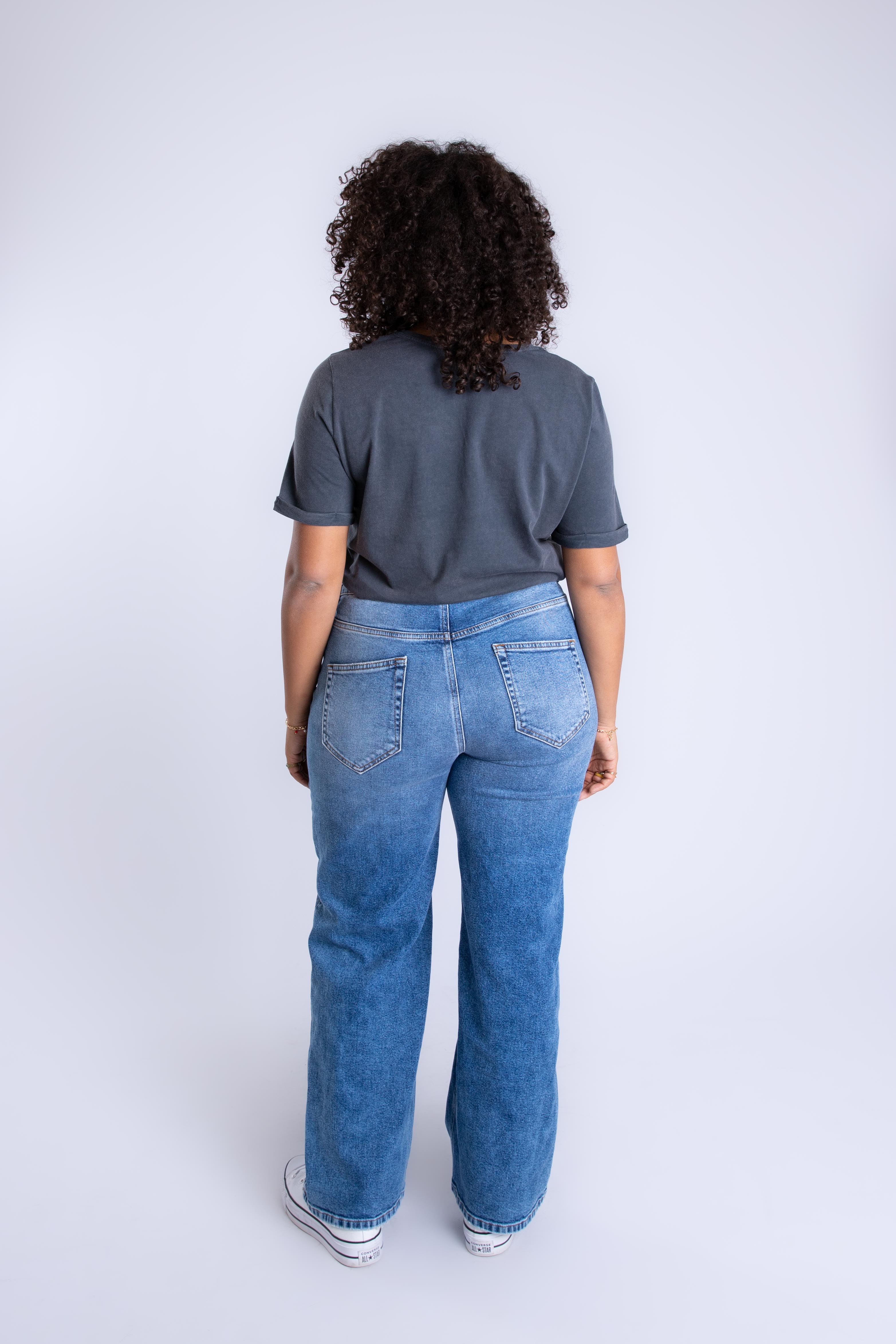 High waist jeans met wijde pijpen image number 4
