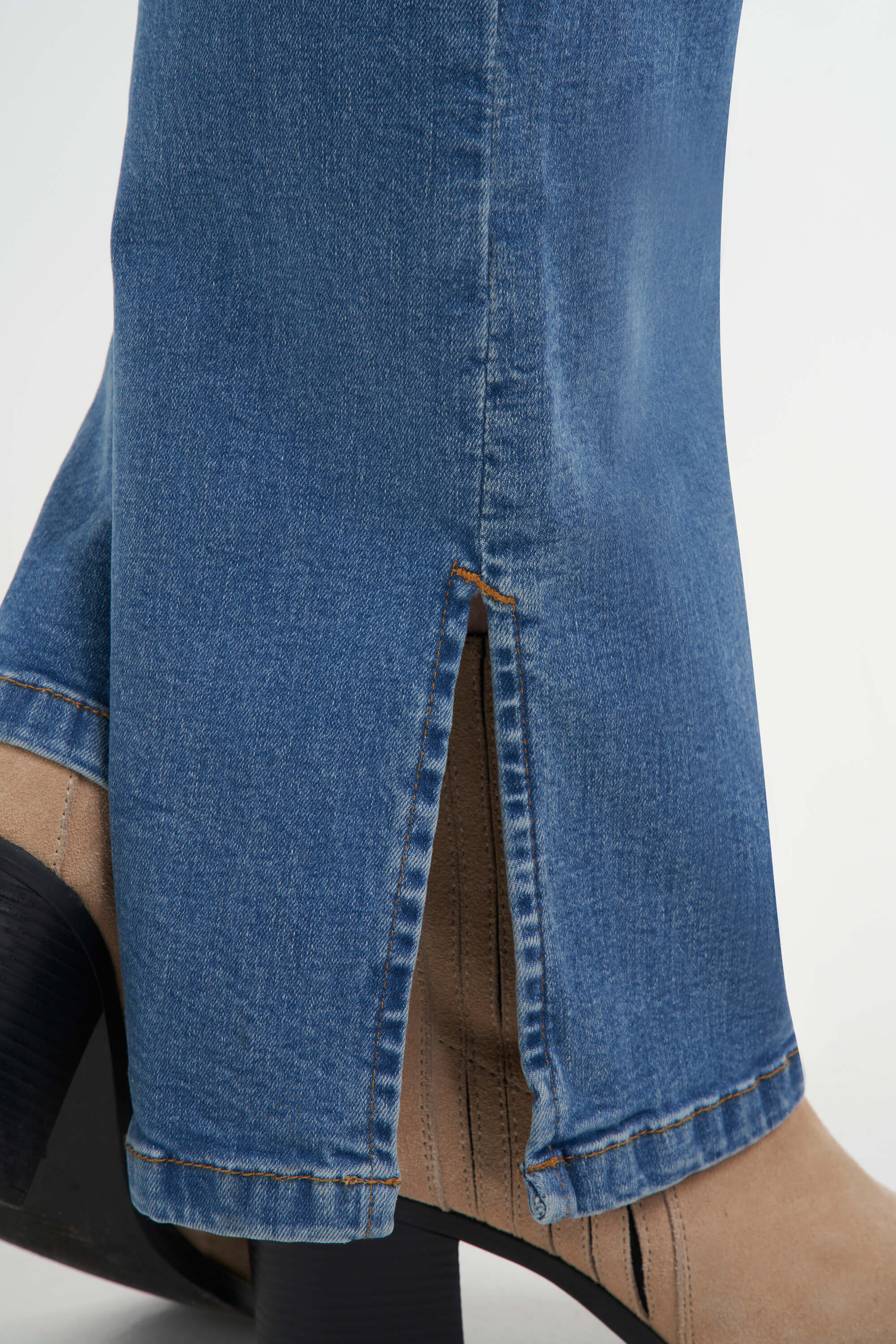 High waist jeans met split image number 6