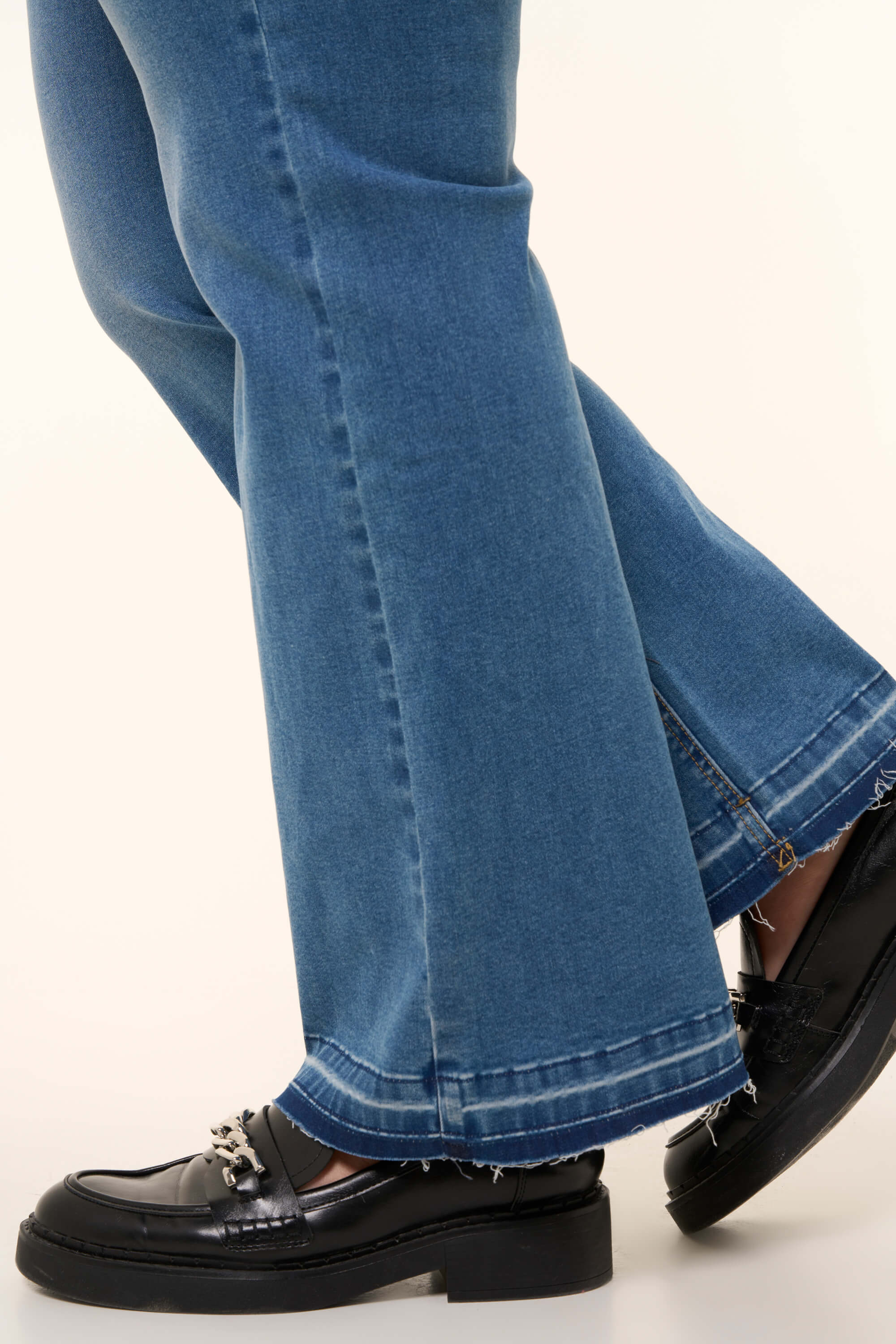 Flared jeans image number 4