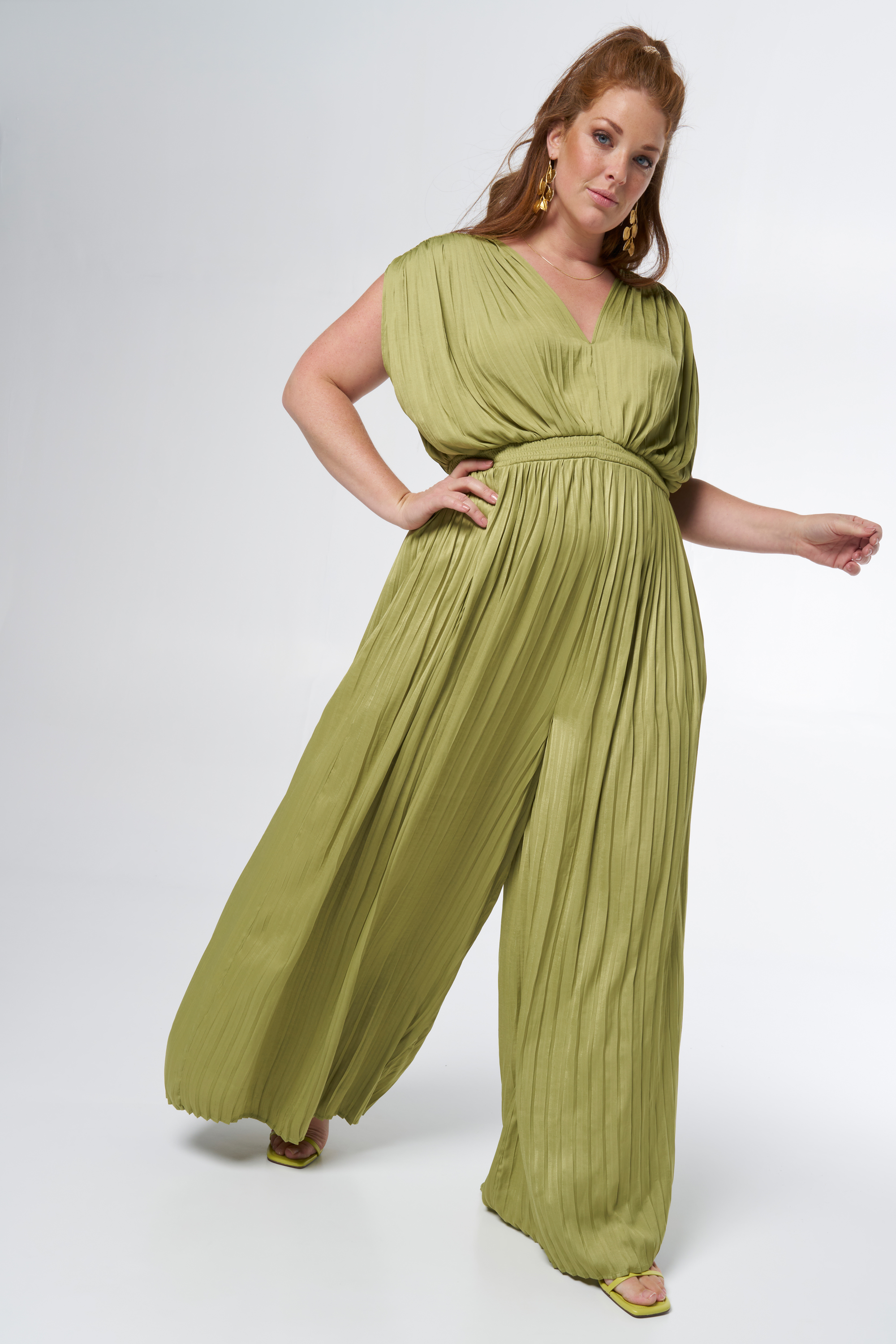 Mouwloze jumpsuit met ceintuur en wijde pijpen