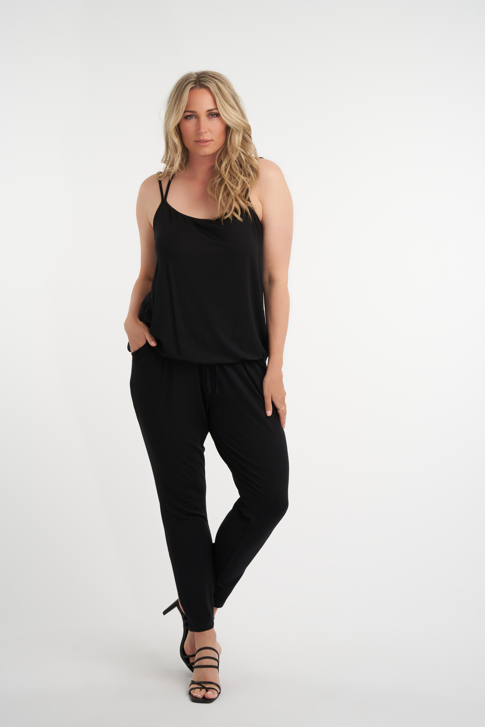 19 Momme zijden spaghetti-bandjes cowl-hals camisoletop