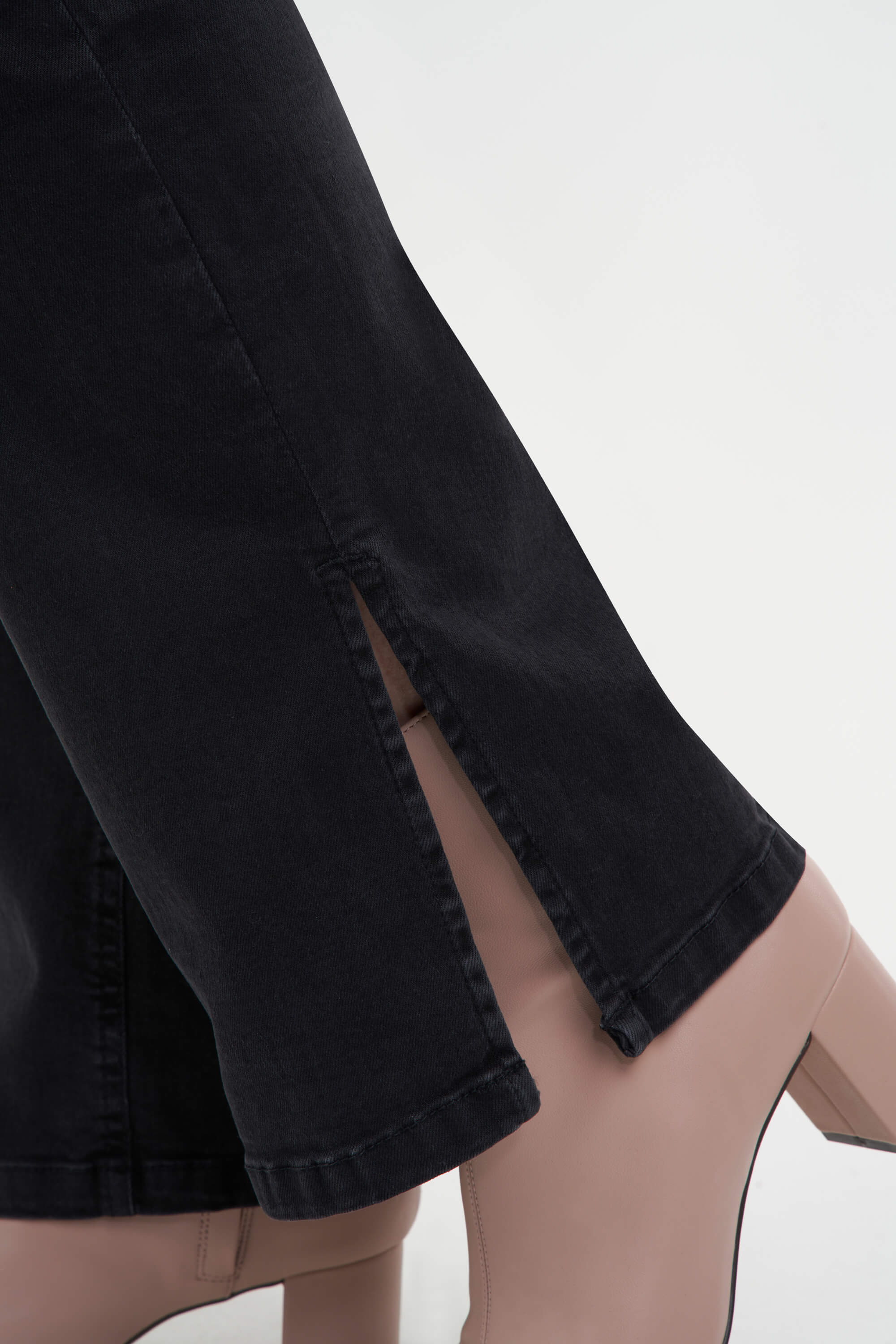High waist jeans met split image 5